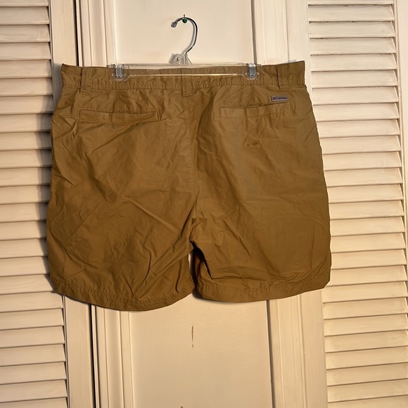 Dark khaki Columbia shorts - Picture 3 of 4